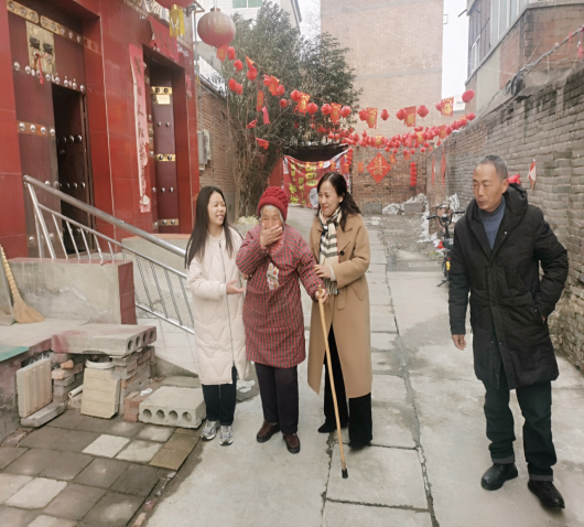 瑟瑟冬日 暖暖溫情——公司黨委、工會(huì)開展“送溫暖、送祝?！被顒?dòng)